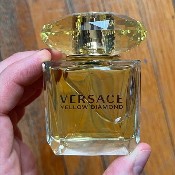Versace Yellow Diamond Perfume 30 ml / 1 oz - Picture 2 of 5